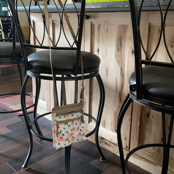 Relic Crossbody - Picture 5 of 7